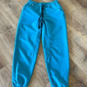 Men’s Teal Figs jogger scrubs, size XS